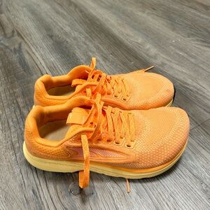 Altra Escalate 3 size 6